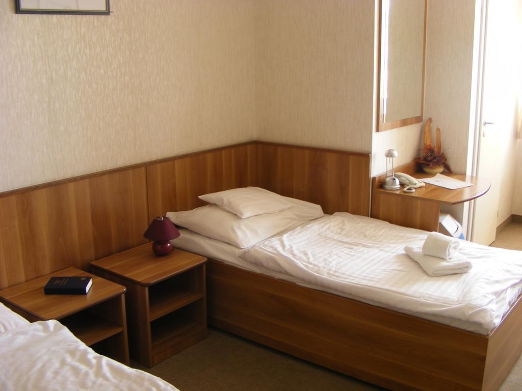 Hary Hotel Kecskemet Phòng bức ảnh