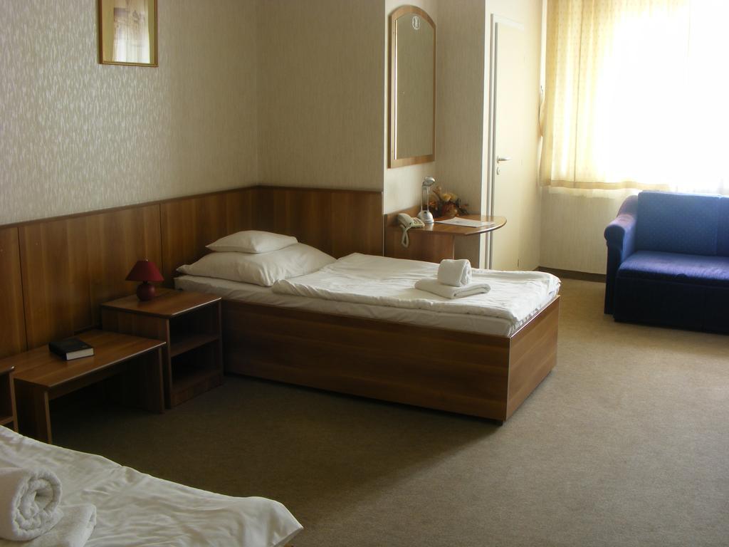 Hary Hotel Kecskemet Phòng bức ảnh