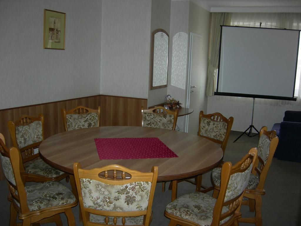 Hary Hotel Kecskemet Phòng bức ảnh