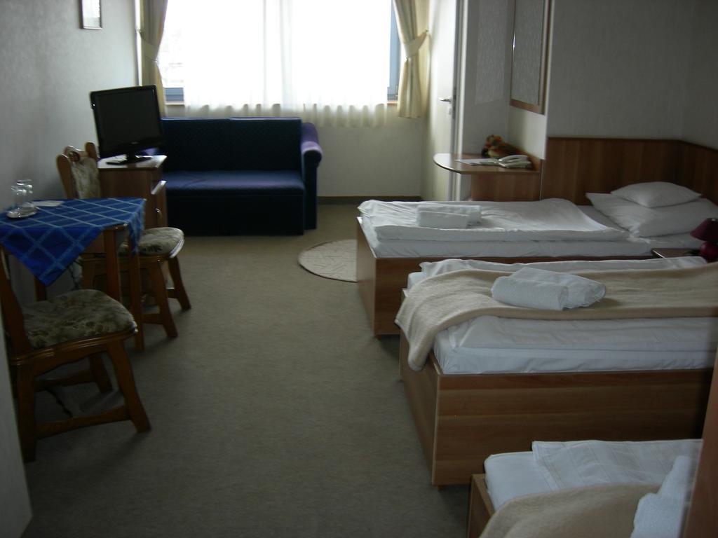 Hary Hotel Kecskemet Phòng bức ảnh
