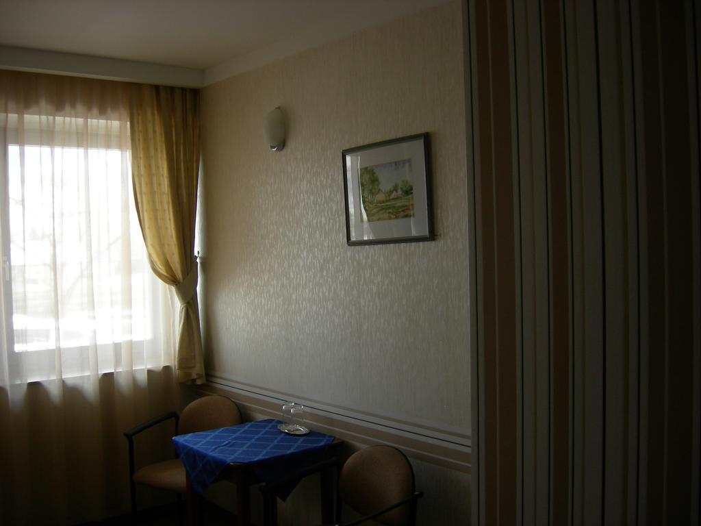 Hary Hotel Kecskemet Phòng bức ảnh